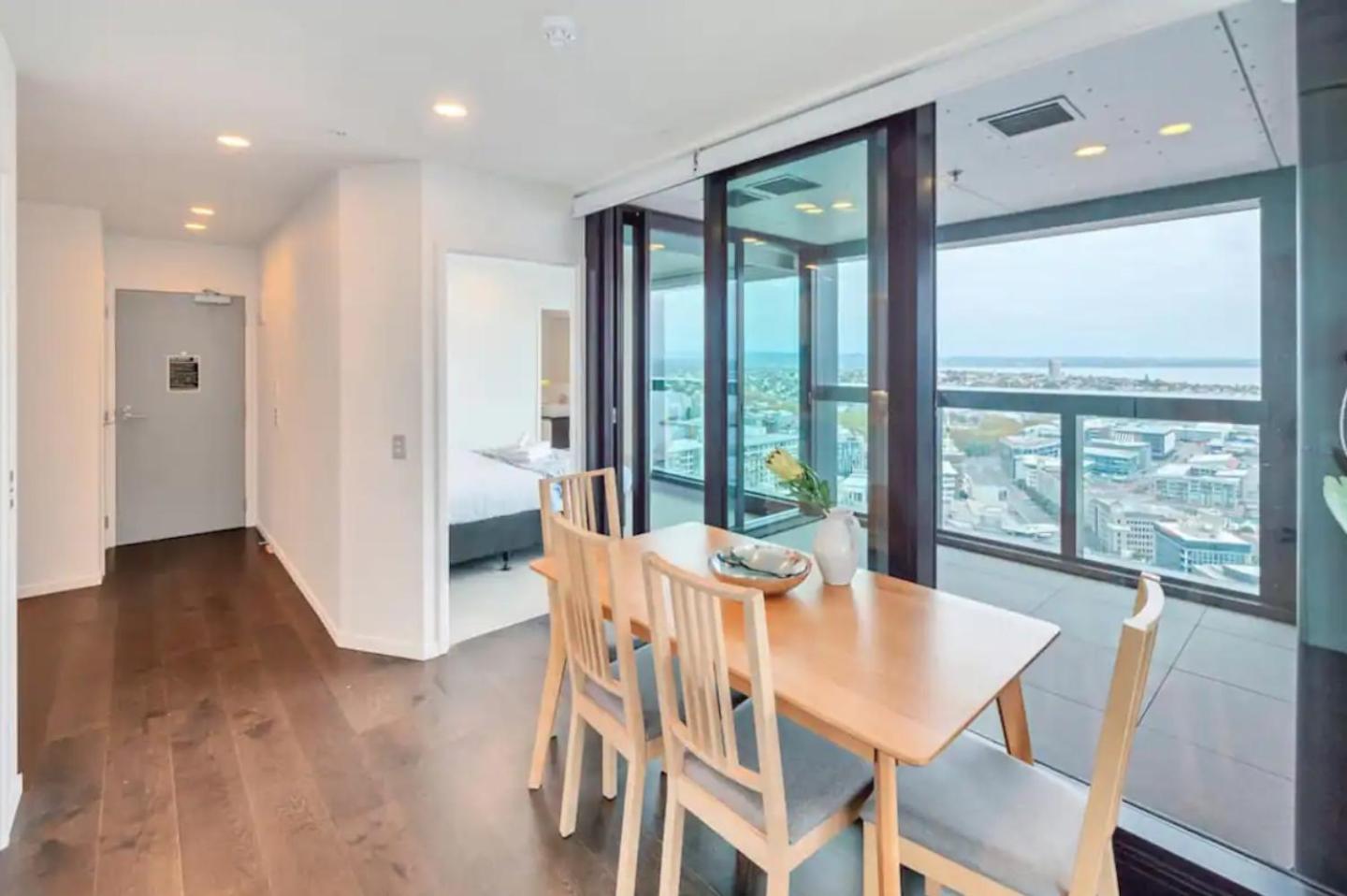Top Floor Harbour View And Skytower View Apartment In Cbd Auckland Ngoại thất bức ảnh