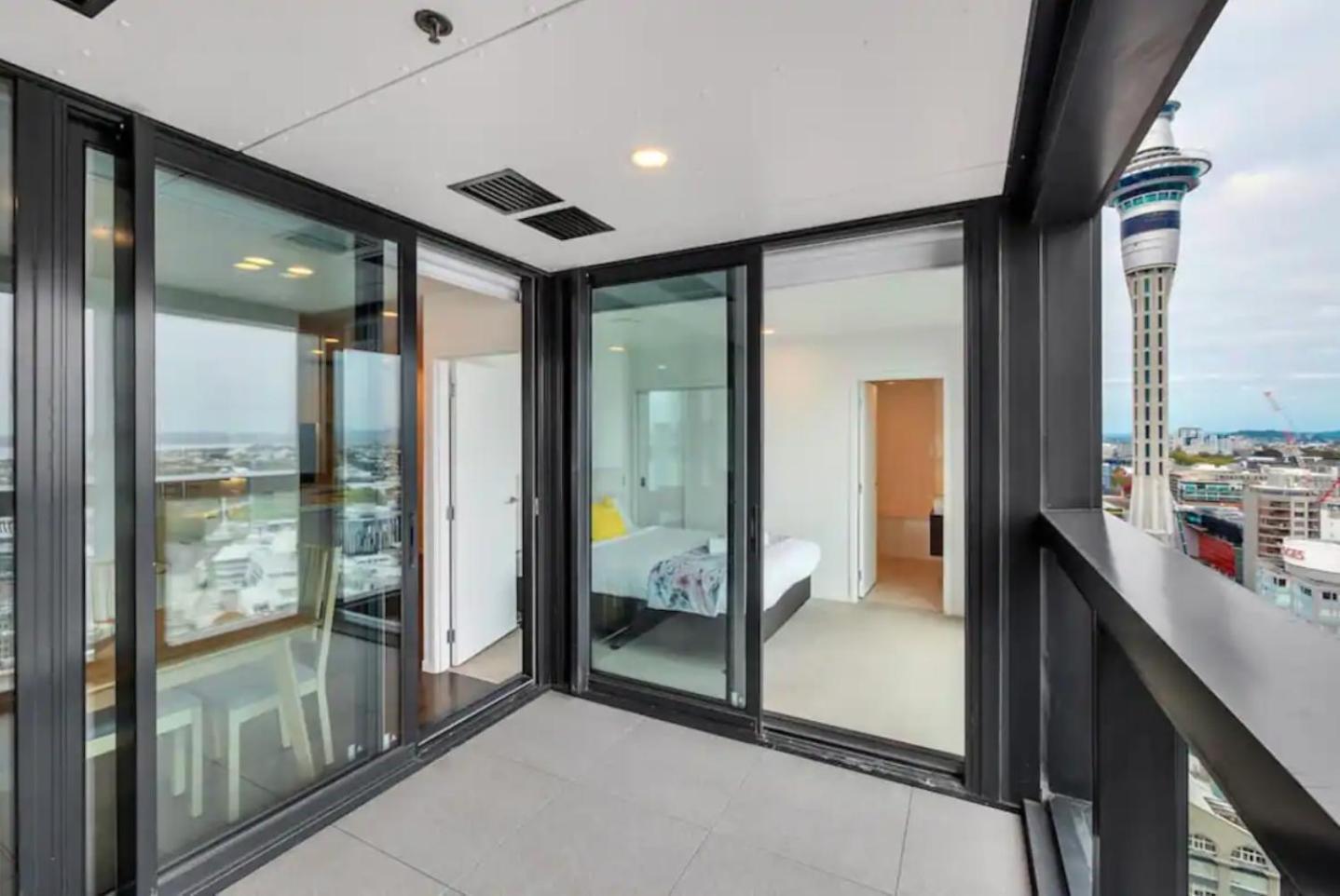 Top Floor Harbour View And Skytower View Apartment In Cbd Auckland Ngoại thất bức ảnh