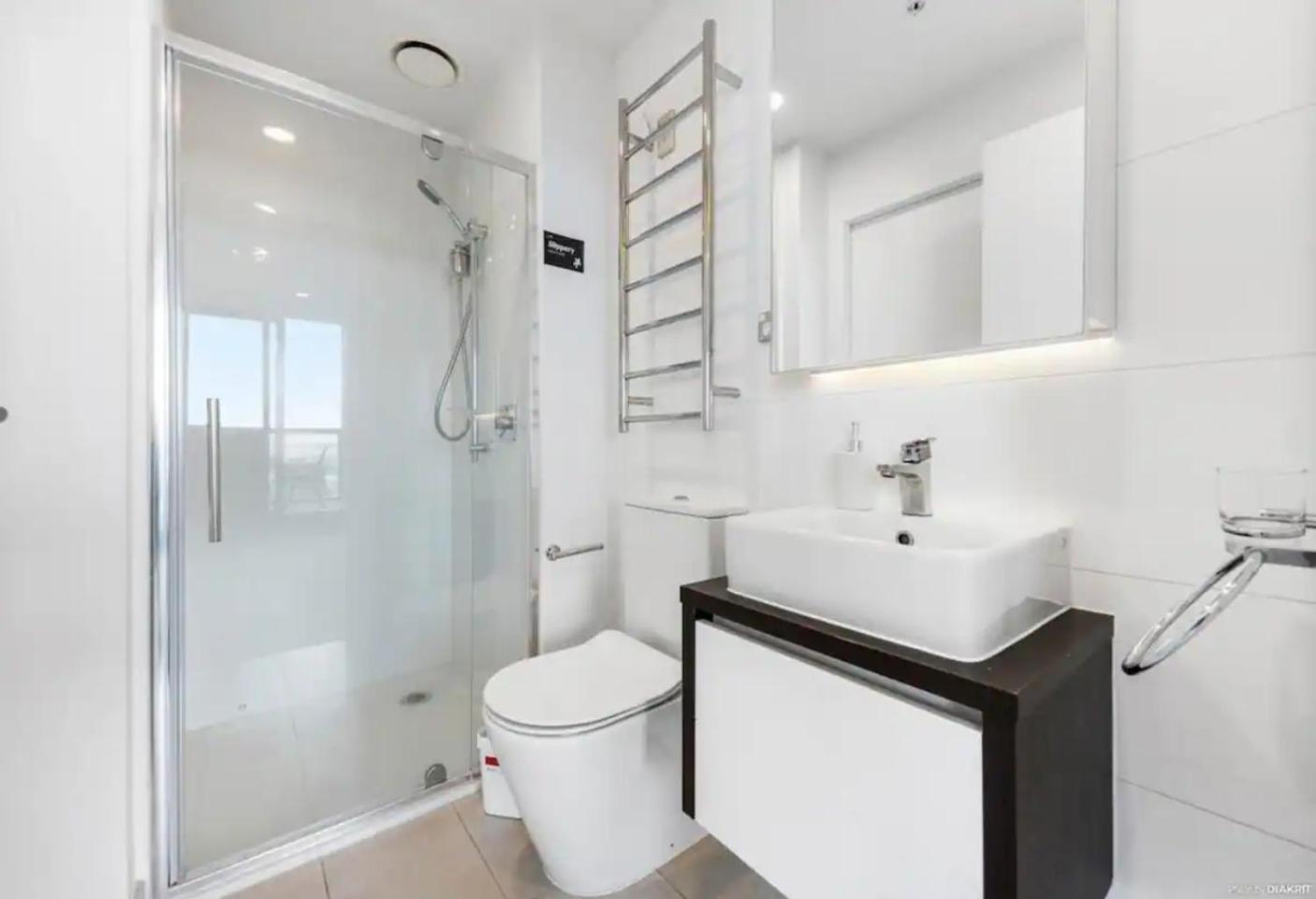 Top Floor Harbour View And Skytower View Apartment In Cbd Auckland Ngoại thất bức ảnh